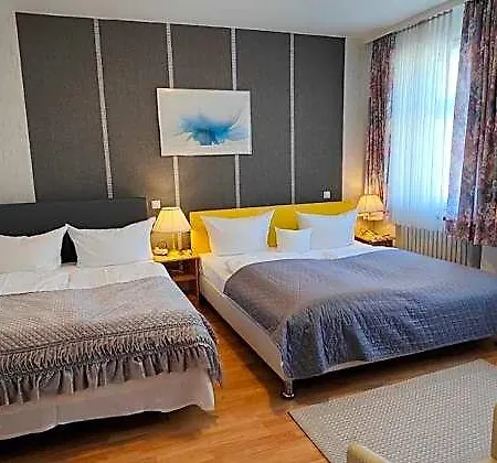 Happy Hotel 3*