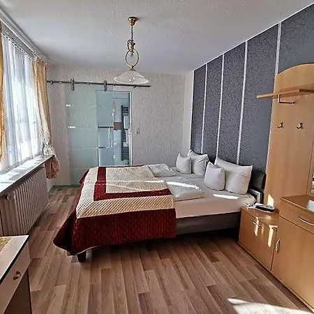 Happy Hotel 3*