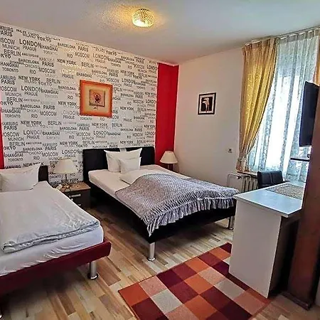 Happy Hotel 3*