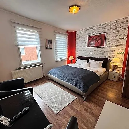 Happy Hotel