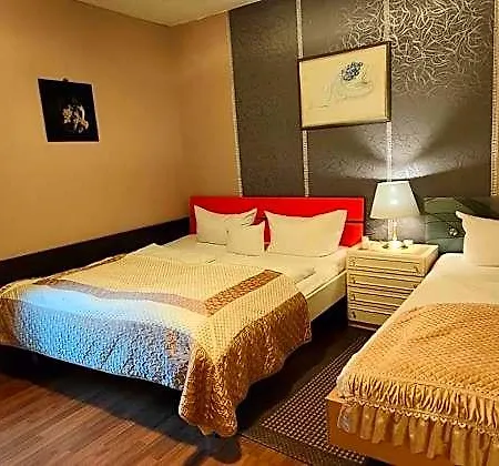 Happy Hotel
