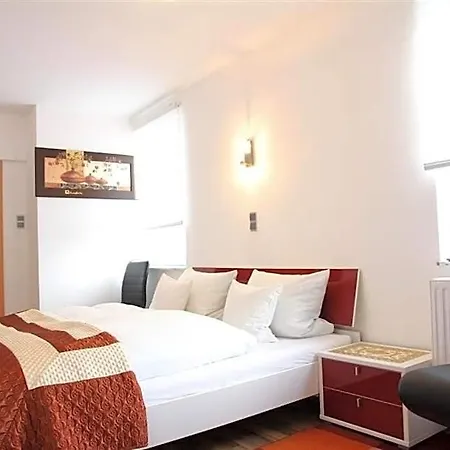 Happy Hotel